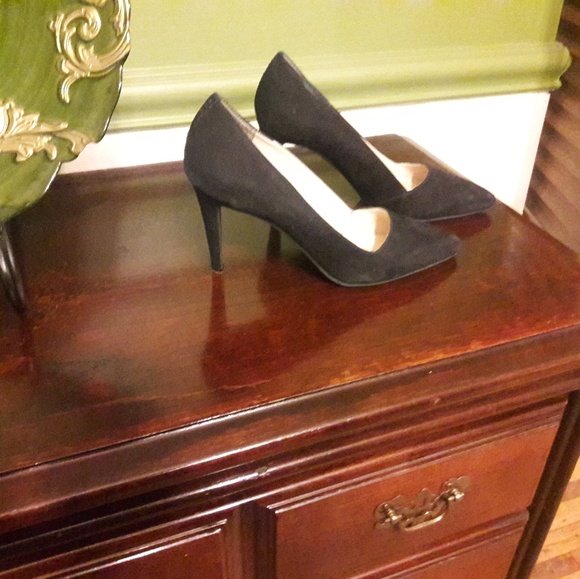 Shoes - Picture 2 of 4